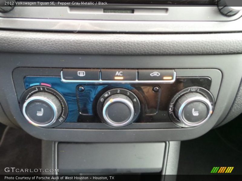 Pepper Gray Metallic / Black 2012 Volkswagen Tiguan SE