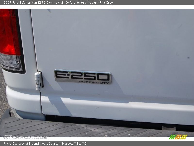 Oxford White / Medium Flint Grey 2007 Ford E Series Van E250 Commercial