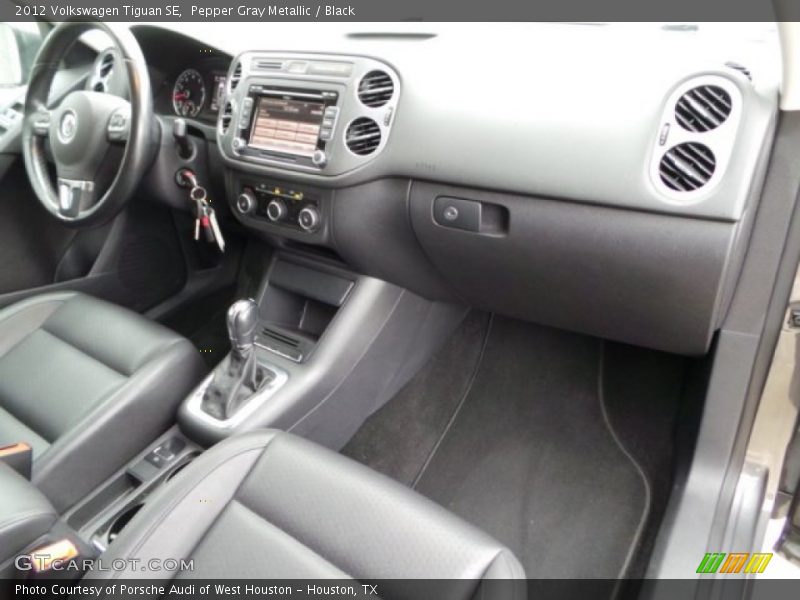 Pepper Gray Metallic / Black 2012 Volkswagen Tiguan SE