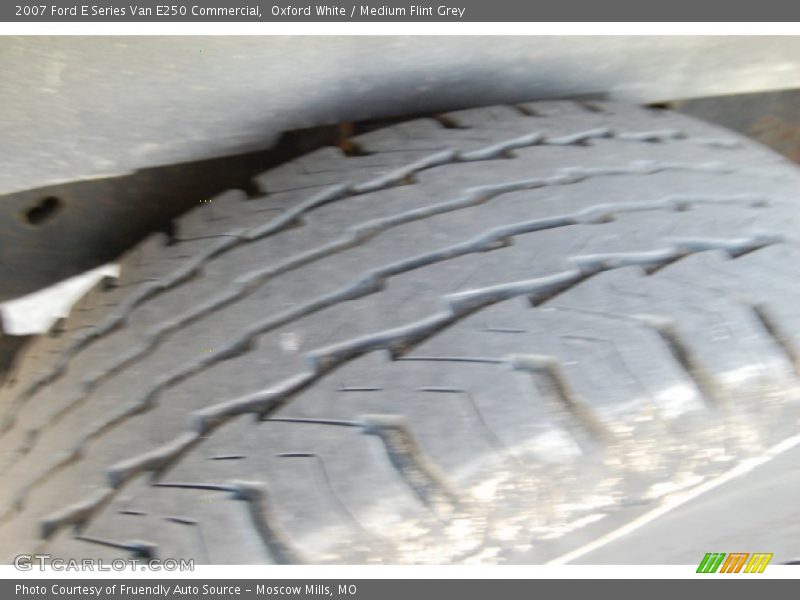 Oxford White / Medium Flint Grey 2007 Ford E Series Van E250 Commercial