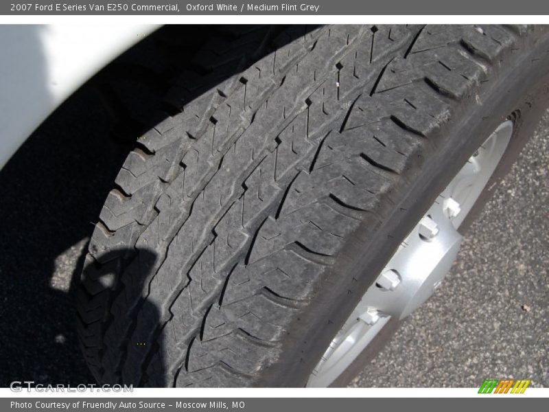 Oxford White / Medium Flint Grey 2007 Ford E Series Van E250 Commercial