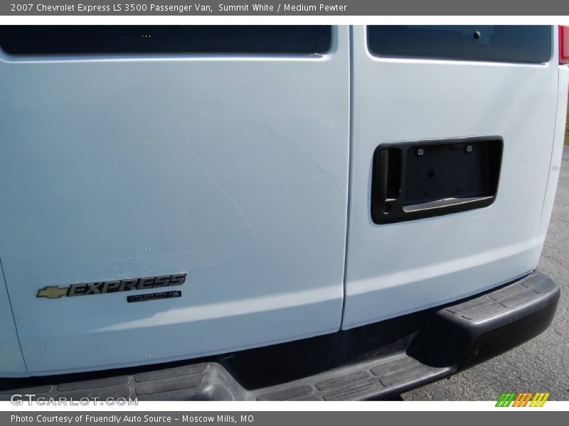 Summit White / Medium Pewter 2007 Chevrolet Express LS 3500 Passenger Van