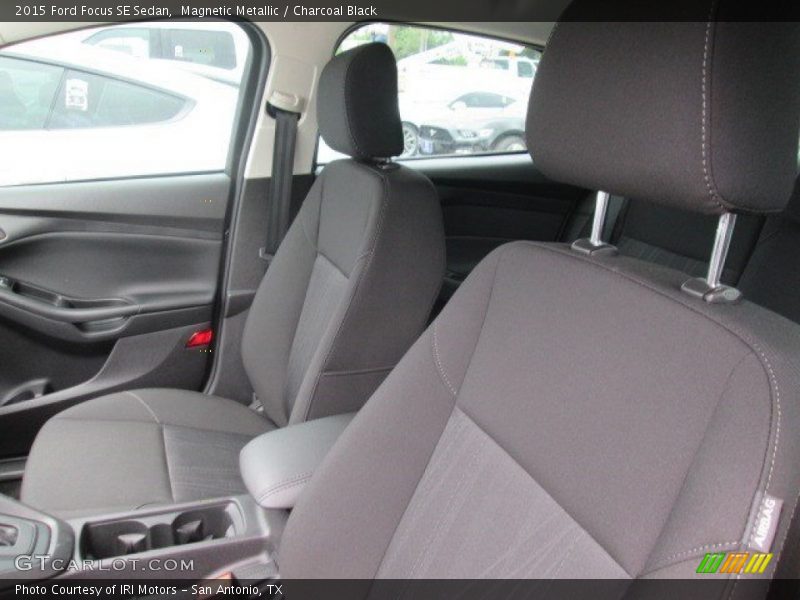 Magnetic Metallic / Charcoal Black 2015 Ford Focus SE Sedan