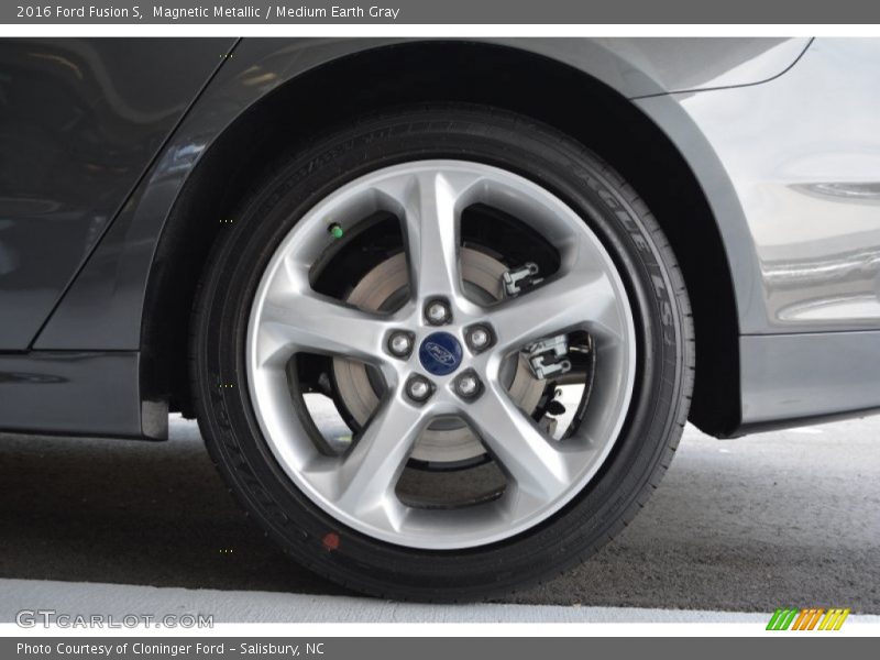 Magnetic Metallic / Medium Earth Gray 2016 Ford Fusion S