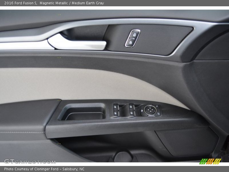 Magnetic Metallic / Medium Earth Gray 2016 Ford Fusion S