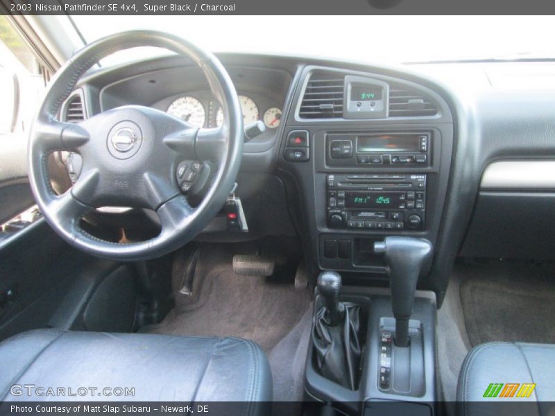 Super Black / Charcoal 2003 Nissan Pathfinder SE 4x4