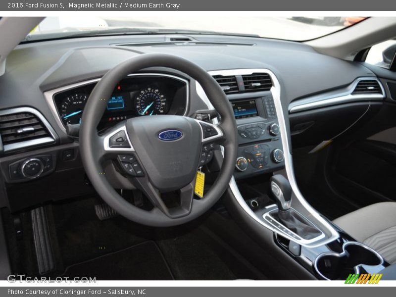 Magnetic Metallic / Medium Earth Gray 2016 Ford Fusion S