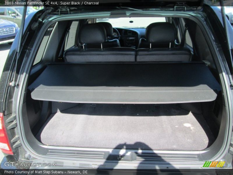 Super Black / Charcoal 2003 Nissan Pathfinder SE 4x4
