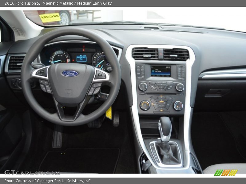 Magnetic Metallic / Medium Earth Gray 2016 Ford Fusion S
