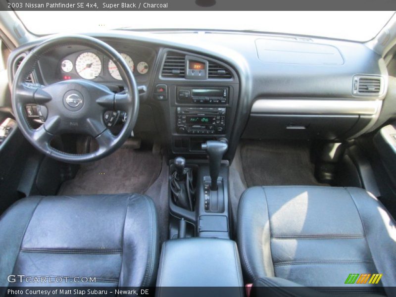 Super Black / Charcoal 2003 Nissan Pathfinder SE 4x4