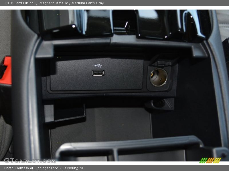 Magnetic Metallic / Medium Earth Gray 2016 Ford Fusion S