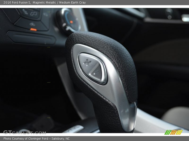 Magnetic Metallic / Medium Earth Gray 2016 Ford Fusion S