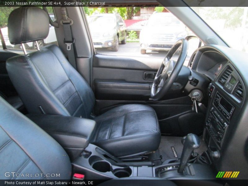 Super Black / Charcoal 2003 Nissan Pathfinder SE 4x4