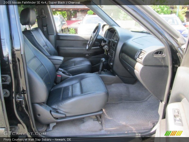 Super Black / Charcoal 2003 Nissan Pathfinder SE 4x4