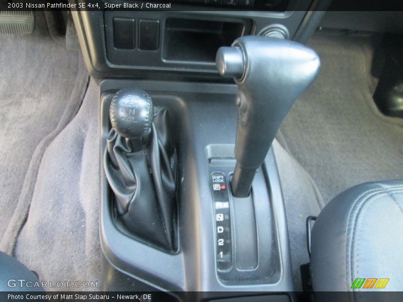 Super Black / Charcoal 2003 Nissan Pathfinder SE 4x4