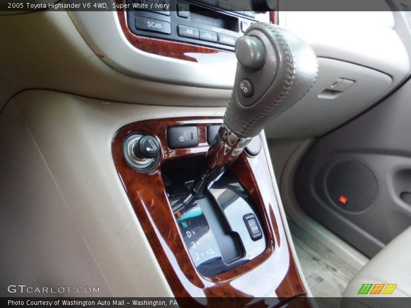 Super White / Ivory 2005 Toyota Highlander V6 4WD