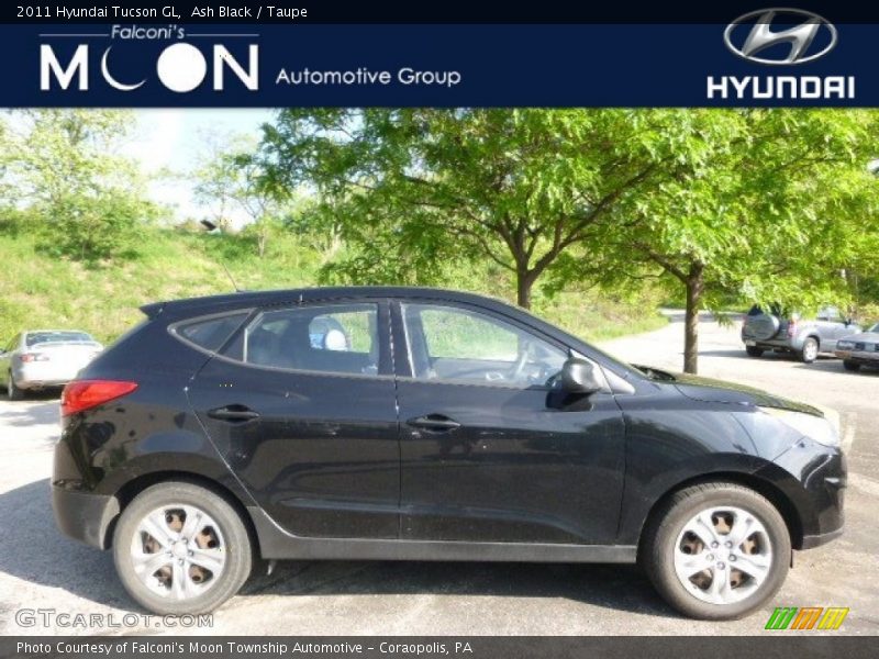 Ash Black / Taupe 2011 Hyundai Tucson GL