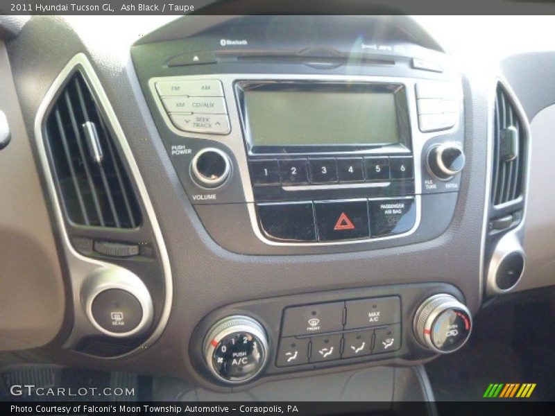 Ash Black / Taupe 2011 Hyundai Tucson GL