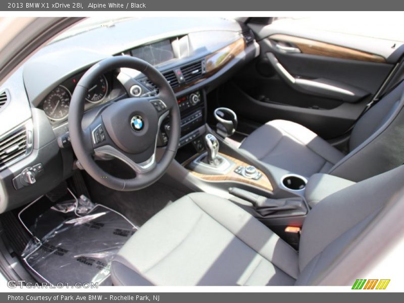 Alpine White / Black 2013 BMW X1 xDrive 28i