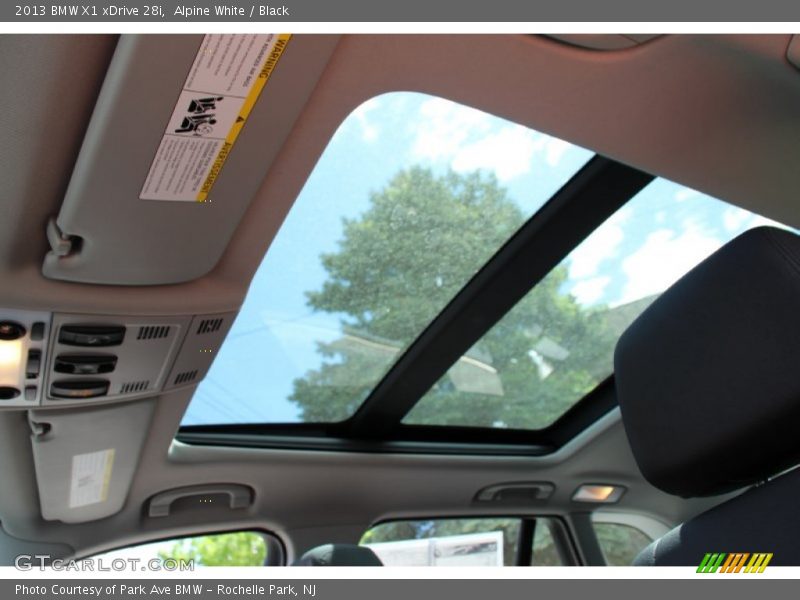 Alpine White / Black 2013 BMW X1 xDrive 28i