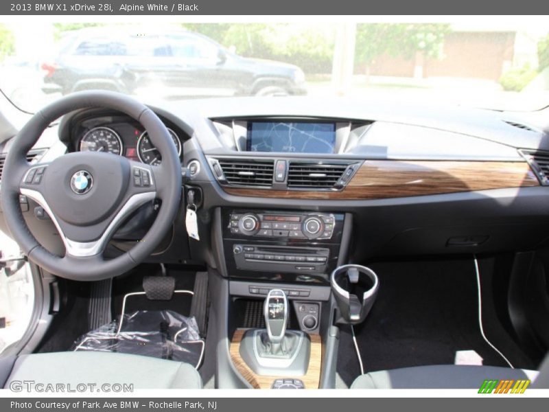 Alpine White / Black 2013 BMW X1 xDrive 28i