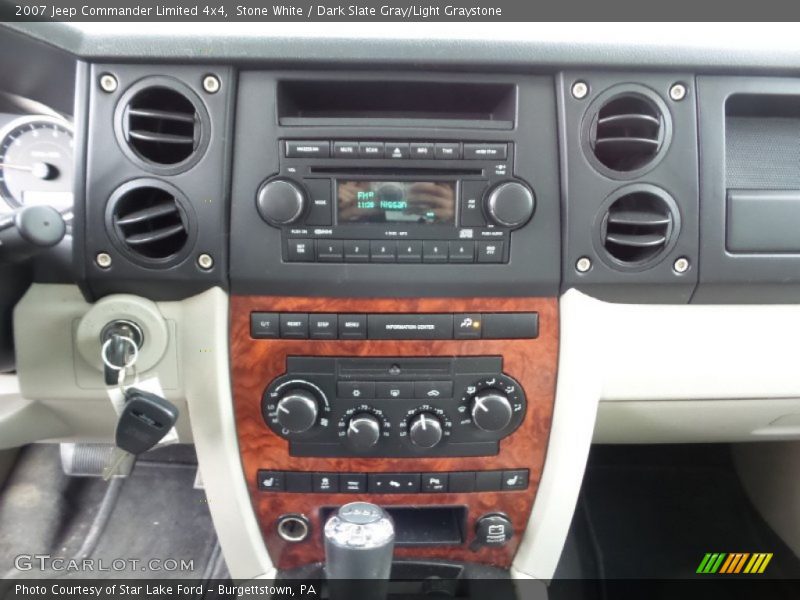 Stone White / Dark Slate Gray/Light Graystone 2007 Jeep Commander Limited 4x4