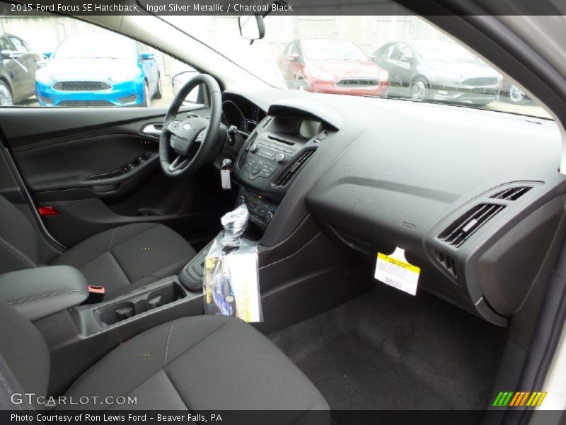 Ingot Silver Metallic / Charcoal Black 2015 Ford Focus SE Hatchback