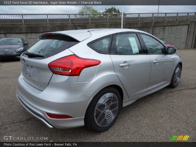 Ingot Silver Metallic / Charcoal Black 2015 Ford Focus SE Hatchback