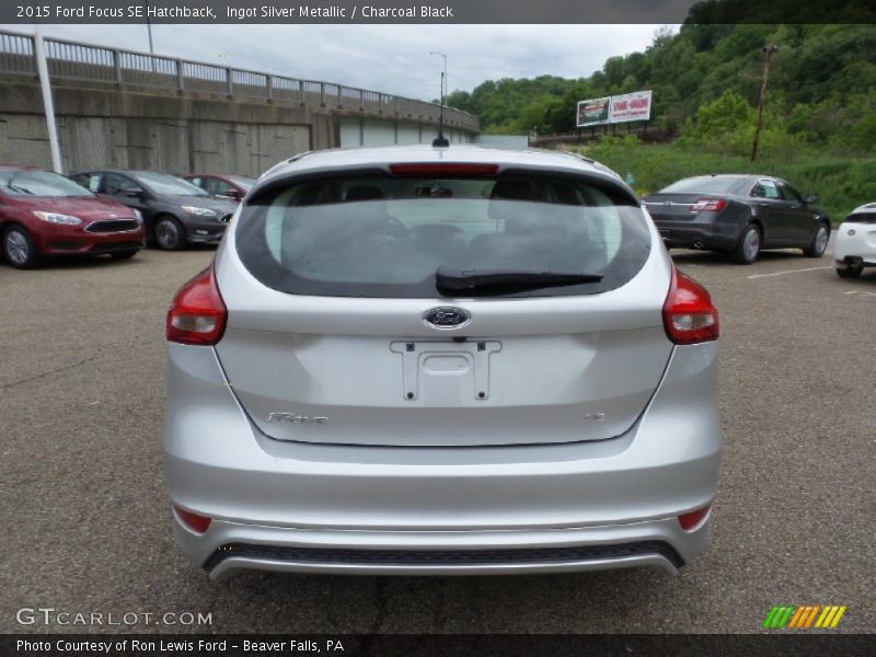 Ingot Silver Metallic / Charcoal Black 2015 Ford Focus SE Hatchback