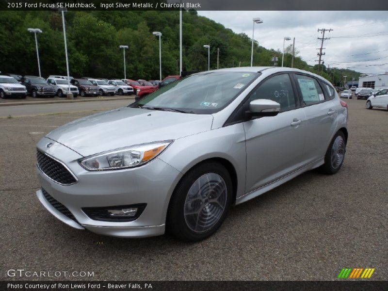 Front 3/4 View of 2015 Focus SE Hatchback