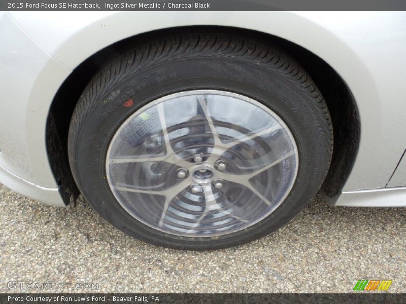 Ingot Silver Metallic / Charcoal Black 2015 Ford Focus SE Hatchback