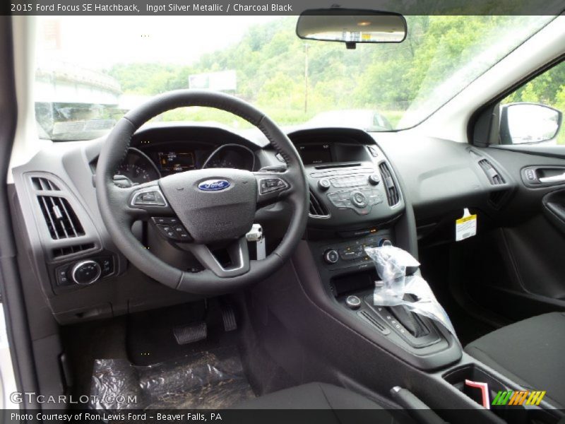 Ingot Silver Metallic / Charcoal Black 2015 Ford Focus SE Hatchback