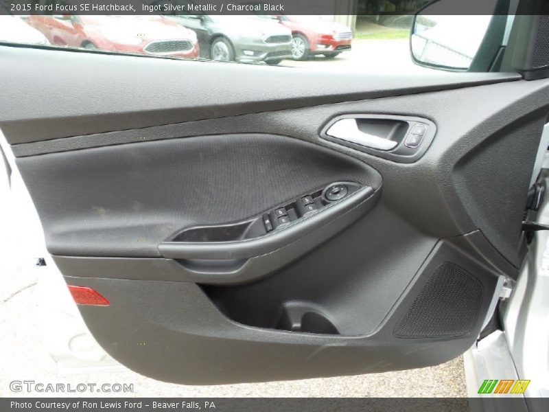 Ingot Silver Metallic / Charcoal Black 2015 Ford Focus SE Hatchback
