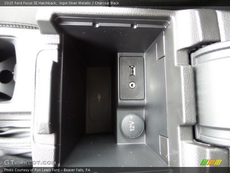 Ingot Silver Metallic / Charcoal Black 2015 Ford Focus SE Hatchback
