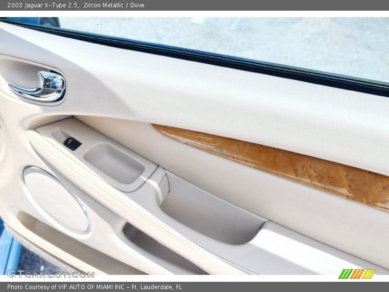 Zircon Metallic / Dove 2003 Jaguar X-Type 2.5