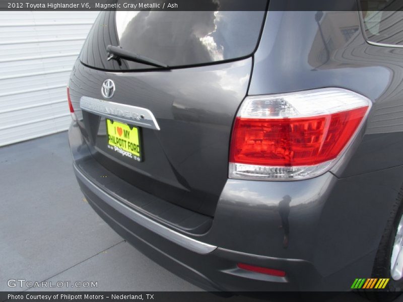 Magnetic Gray Metallic / Ash 2012 Toyota Highlander V6