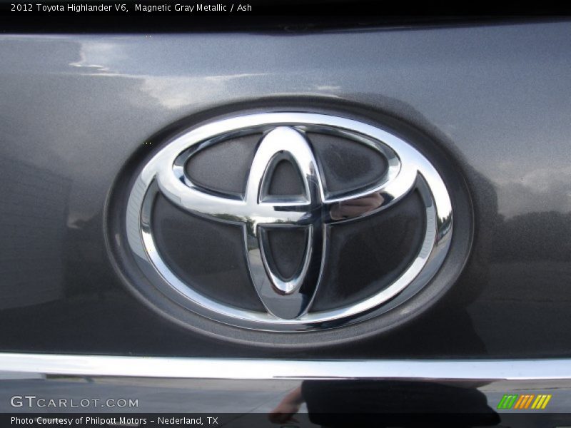 Magnetic Gray Metallic / Ash 2012 Toyota Highlander V6