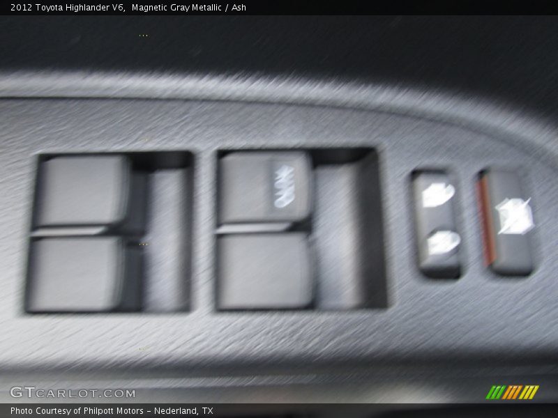 Magnetic Gray Metallic / Ash 2012 Toyota Highlander V6