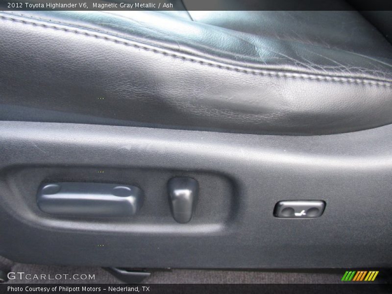 Magnetic Gray Metallic / Ash 2012 Toyota Highlander V6