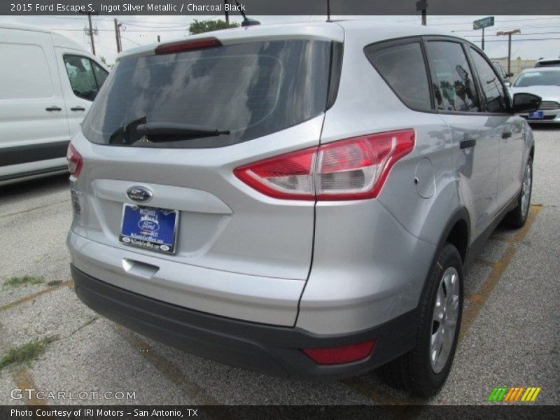 Ingot Silver Metallic / Charcoal Black 2015 Ford Escape S
