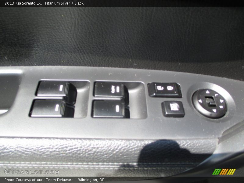 Titanium Silver / Black 2013 Kia Sorento LX