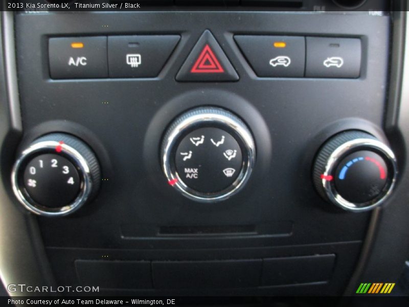 Titanium Silver / Black 2013 Kia Sorento LX