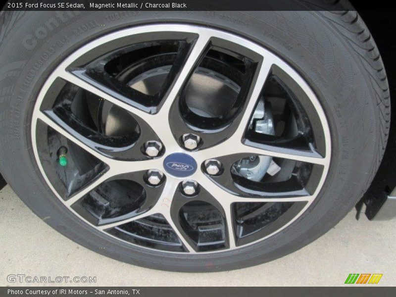 Magnetic Metallic / Charcoal Black 2015 Ford Focus SE Sedan