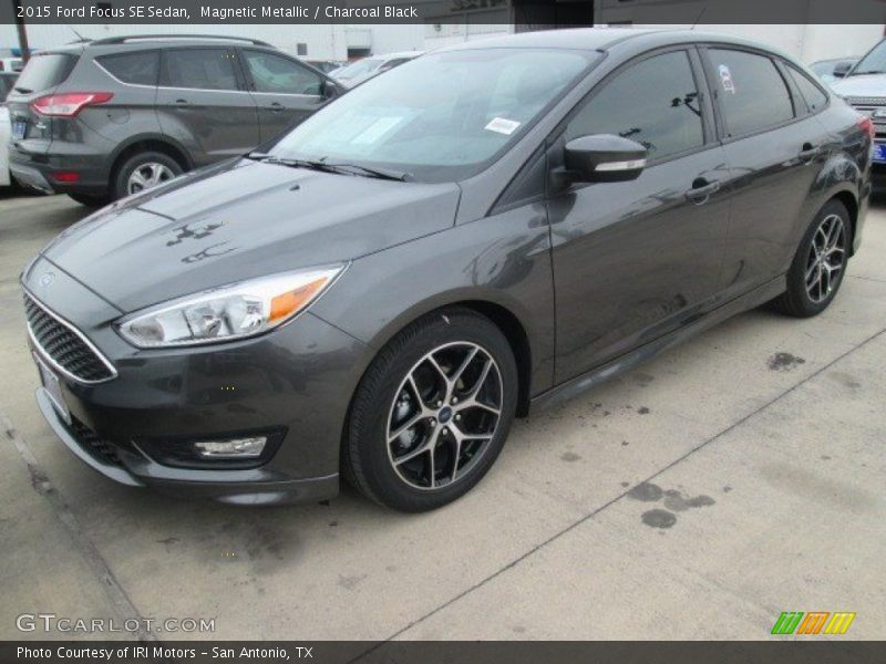 Magnetic Metallic / Charcoal Black 2015 Ford Focus SE Sedan