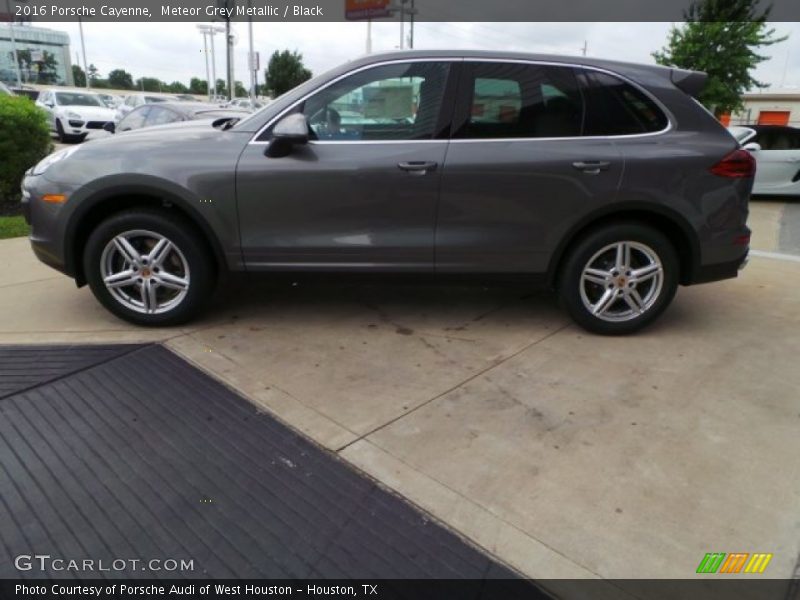 Meteor Grey Metallic / Black 2016 Porsche Cayenne