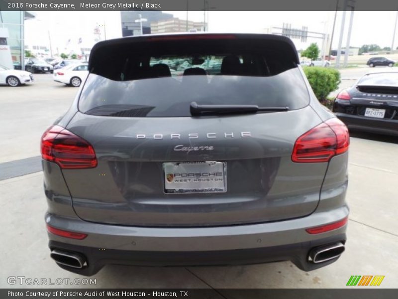 Meteor Grey Metallic / Black 2016 Porsche Cayenne