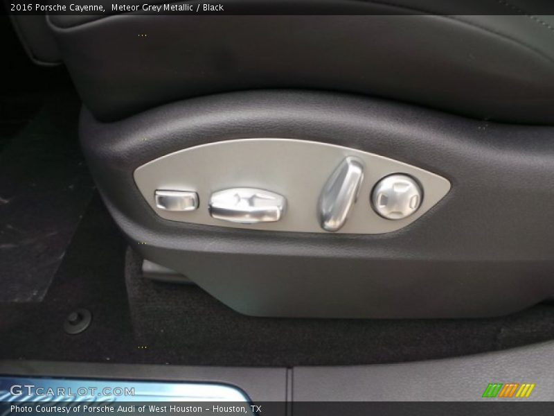 Meteor Grey Metallic / Black 2016 Porsche Cayenne
