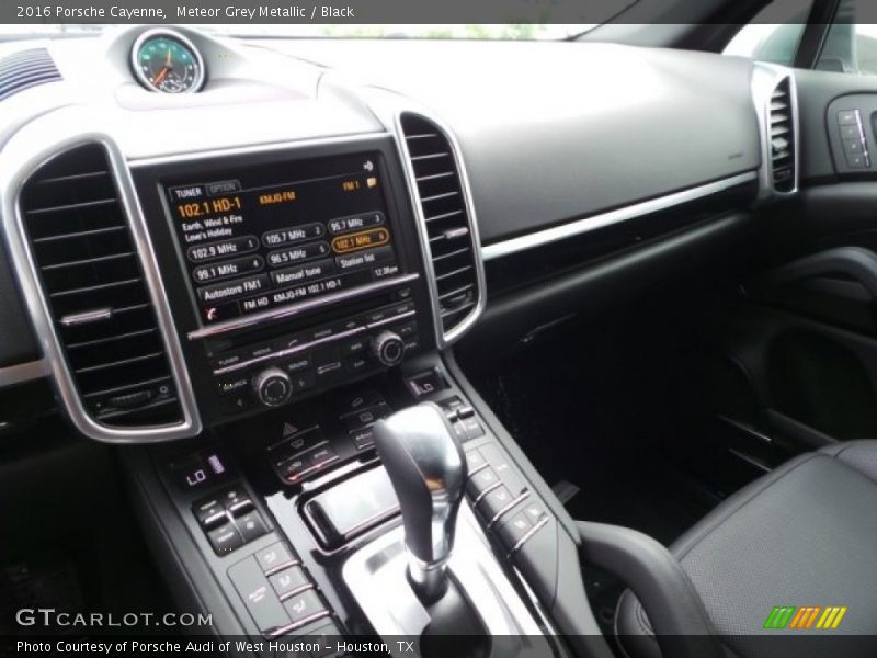 Meteor Grey Metallic / Black 2016 Porsche Cayenne