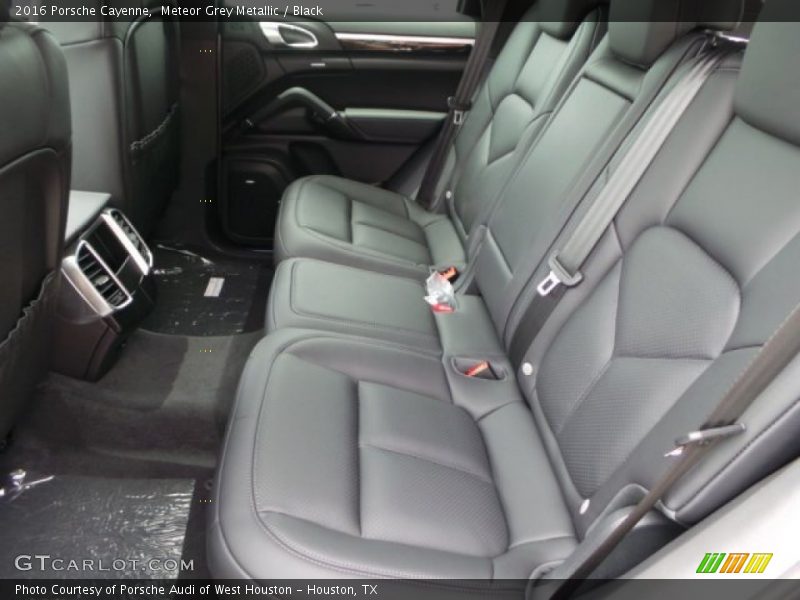 Meteor Grey Metallic / Black 2016 Porsche Cayenne