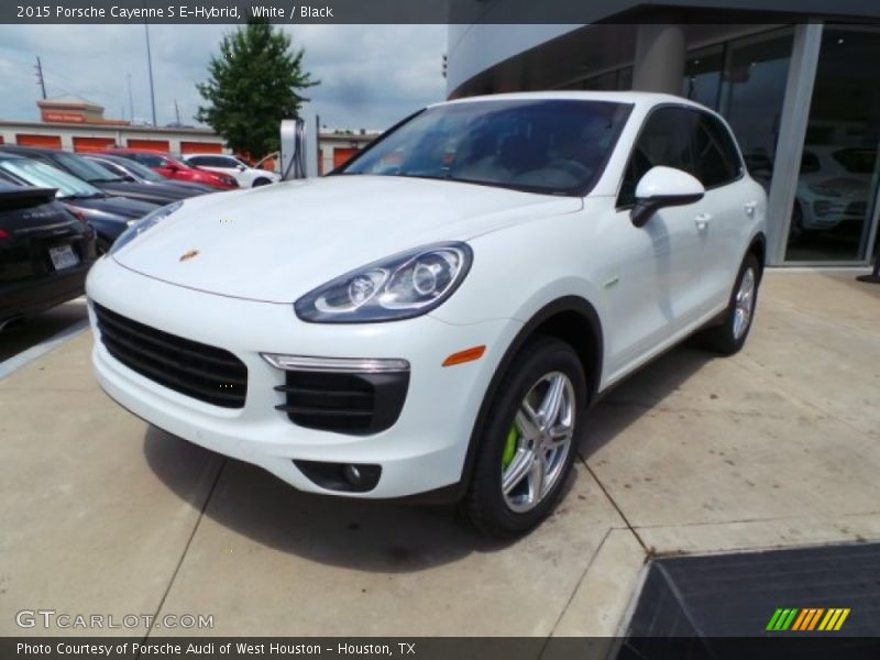 Front 3/4 View of 2015 Cayenne S E-Hybrid